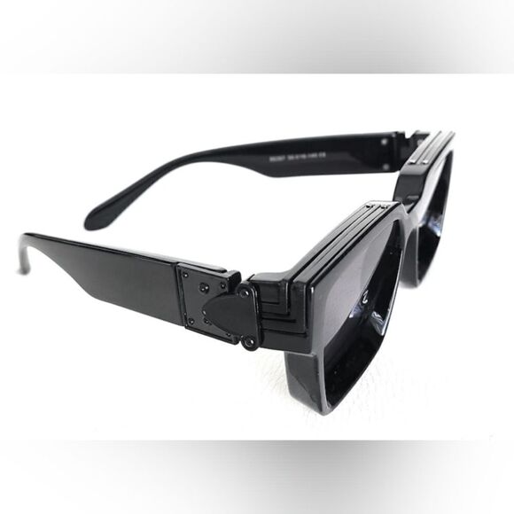 “TLM Polarized Retro Square Unisex Sunglasses - UV Protection - Minor Scratches” - Picture 5 of 11